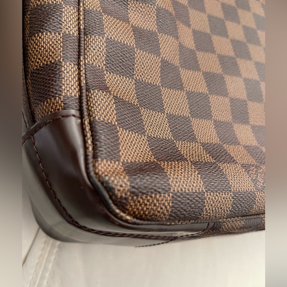 ⬇️PRICE DROP Louis Vuitton Damier Ebene Bastille Messenger - Picture 11 of 16